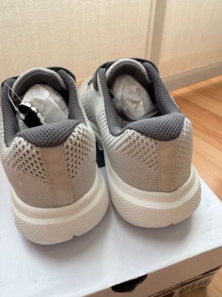 Zapatillas Fila Grises y Blancas a Estrenar T39