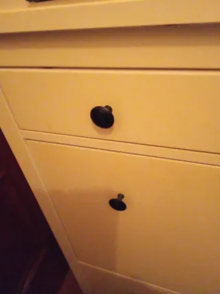 Zapatero amarillo de madera