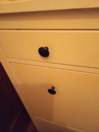 Zapatero amarillo de madera