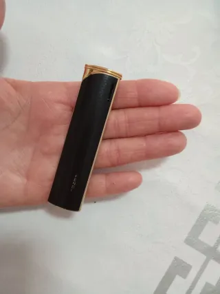 Encendedor Fendi Negro y Dorado