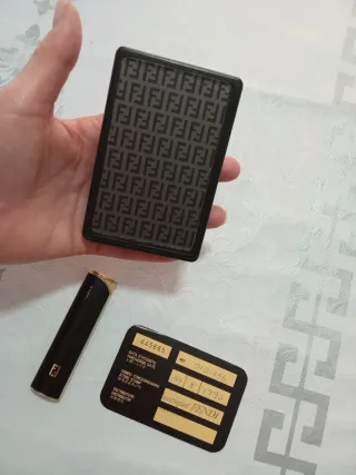 Encendedor Fendi Negro y Dorado