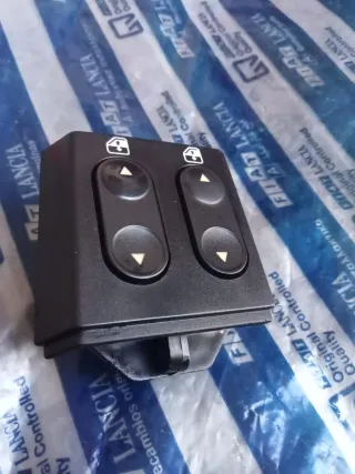 Botonera de elevalunas de Lancia Delta HPE