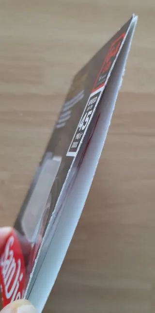 Due schede di memoria SanDisk da 64 gb e 16 gb