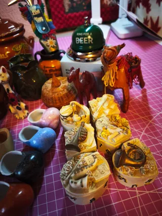 Lote 30 objetos decorativos cerámica