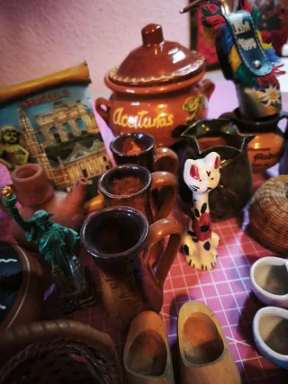 Lote 30 objetos decorativos cerámica