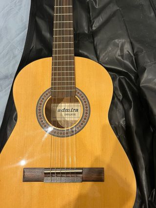 Guitarra Admira Infante con funda