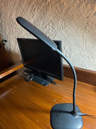 Lámpara de escritorio led  con tres posiciones