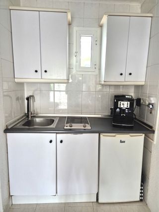 Cocina compacta con electrodomésticos