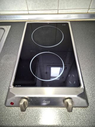 Cocina compacta con electrodomésticos