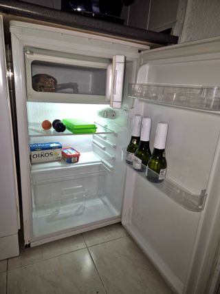 Cocina compacta con electrodomésticos