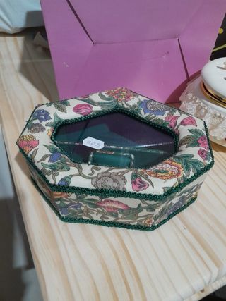 Joyería hexagonal floral