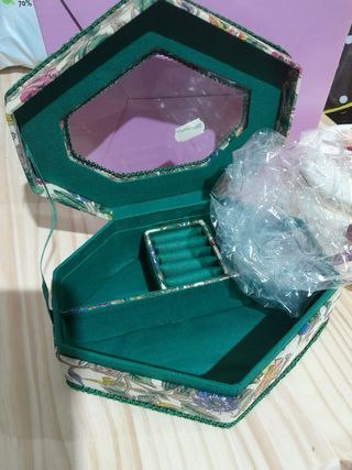 Joyería hexagonal floral