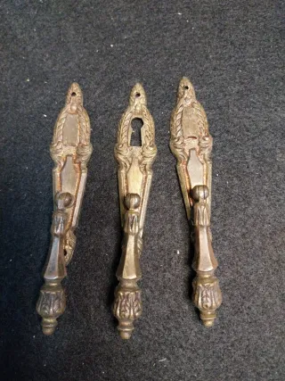 Antiguos tiradores de bronce