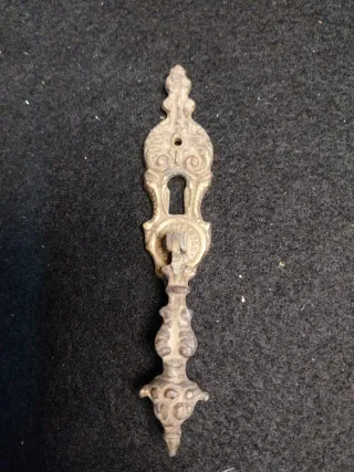 Tirador antiguo decorativo