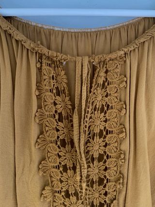 Blusa manga larga con encaje