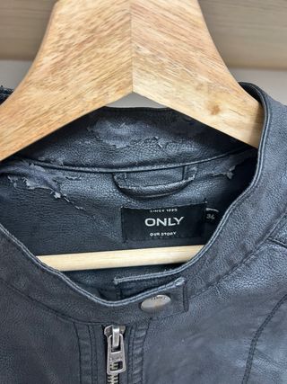 Cazadora polipiel Vila negra