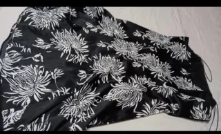 Vestido estampado floral negro y blanco.SIN MARCA