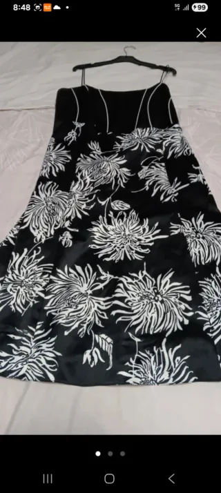 Vestido estampado floral negro y blanco.SIN MARCA