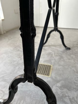 Tavolo in marmo bianco e metallo