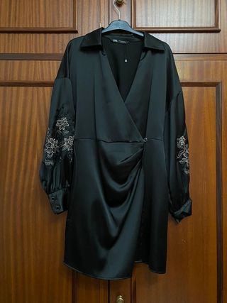 Vestido kimono oriental flores bordadas manga