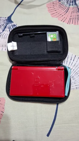 Nintendo DS Lite Roja + Funda Protectora y juegos