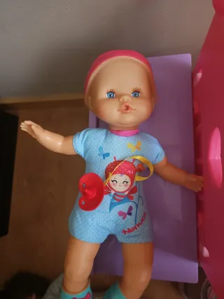 Muñeca Nenuco Impermeable con Chupete