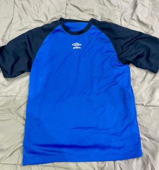 Maglietta sportiva Umbro uomo blu e nera