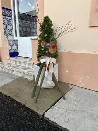 Reno de madera decorativo