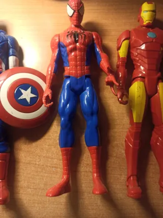 Figuras :Hulk, Capitán América, Spiderman,iron man