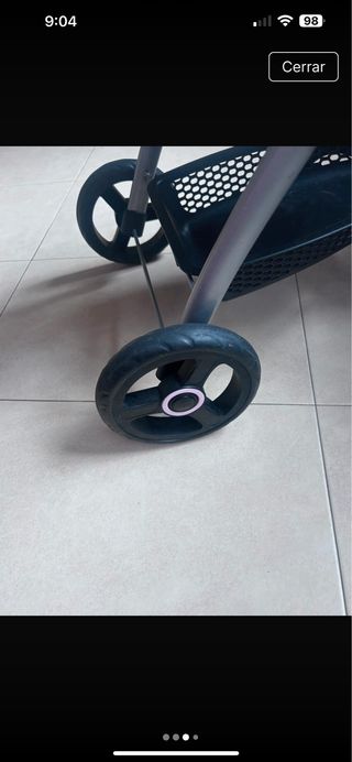 Carrito de bebé de juguete