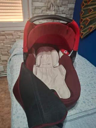 Cuco de coche bebé semi nuevo