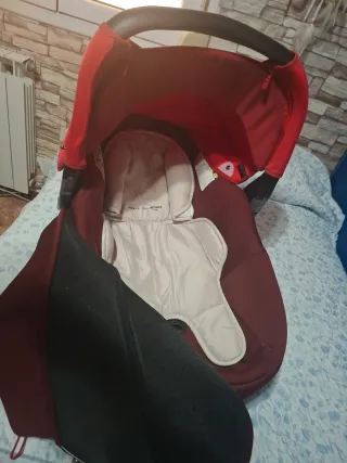 Cuco de coche bebé semi nuevo