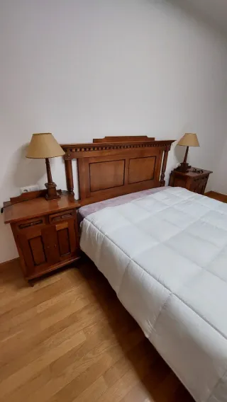 Cabecero y mesitas de noche vintage