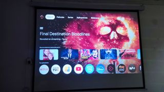 Proyector LaVague + Pantalla Luxscreen Motorizada