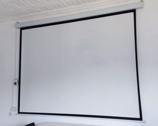 Proyector LaVague + Pantalla Luxscreen Motorizada