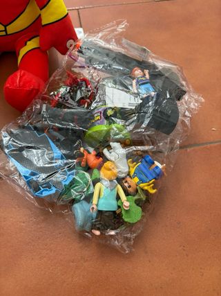 Lote de Juguetes Iron Man,Bola Pokemon etc..