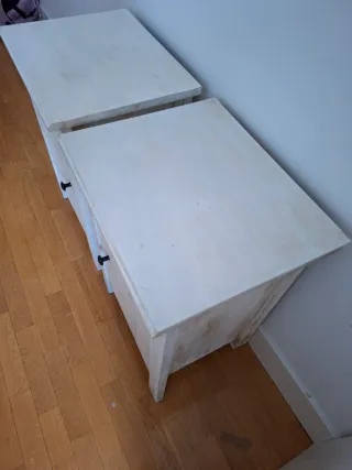 Dos mesitas de noche de madera efecto antiguo