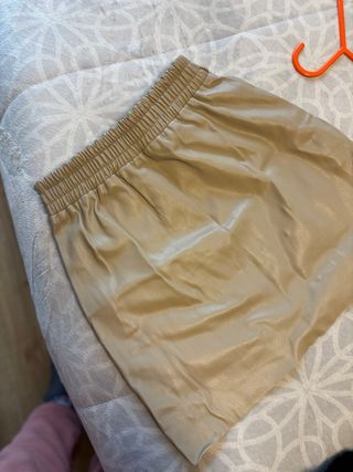 Falda camel con cinturón