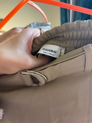 Falda camel con cinturón