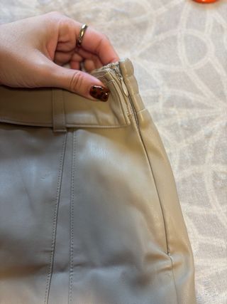 Falda camel con cinturón