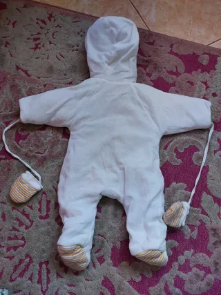 Buzo de bebé Toys R Us con osito 56 cm 3-4 meses