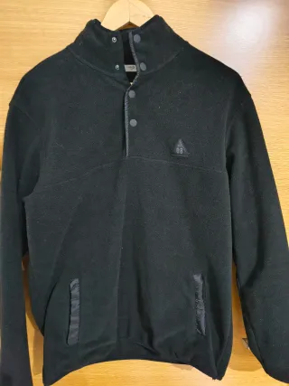 Polar negro nuevo sin etiquetas