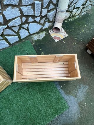 Fioriere rialzate in legno con ruote