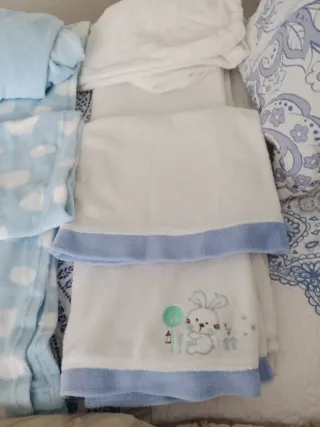 Lote 2 juegos sábanas cuna + manta + funda carro