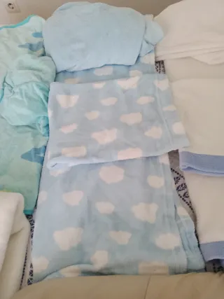 Lote 2 juegos sábanas cuna + manta + funda carro