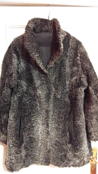 Chaquetón de piel gris