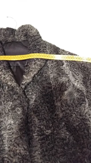 Chaquetón de piel gris