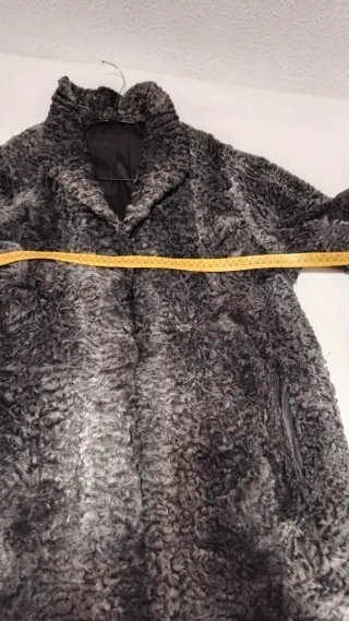 Chaquetón de piel gris