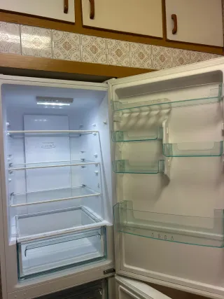 Nevera NUEVA menos de un año microondas