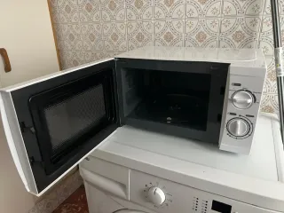 Nevera NUEVA menos de un año microondas